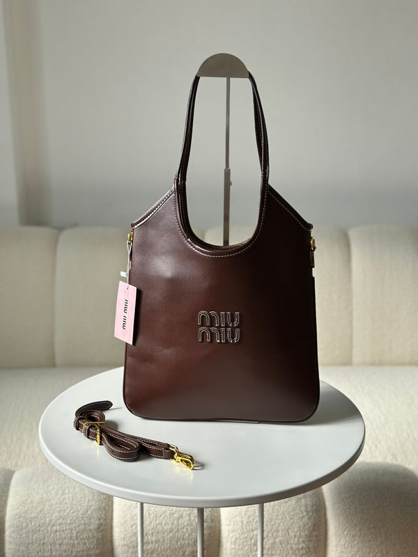 حقيبة ميو ميو مع حزام قاعدة 29سم 🤎