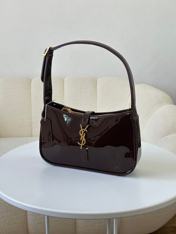 شنتة ysl جلد لامع قاعدة25سم لون بني محروق🪵