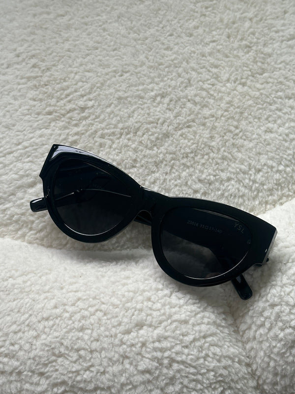 نظارة ysl بالاسود مع علبة وكيس🖤
