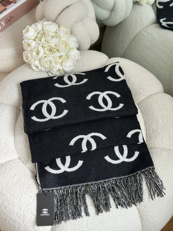 سكارف شانيل وجهين ابيض واسود