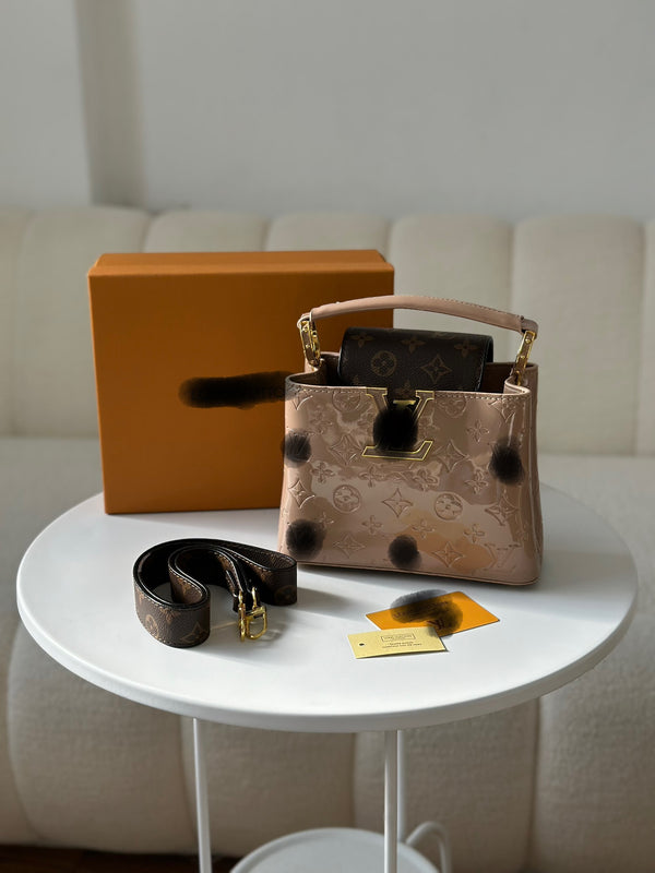 حقيبة lv قاعدة 21سم مع حزام وعلبة💛