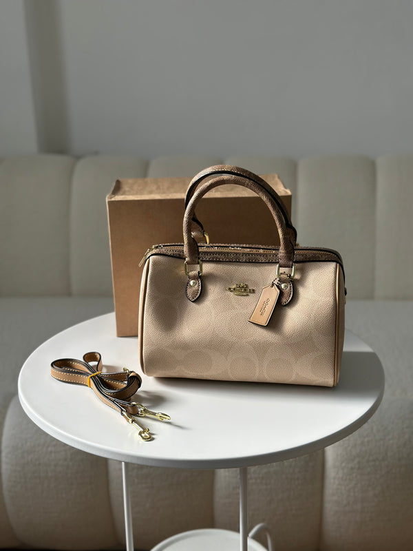 كوتش قاعدة 25سم مع حزام وعلبة 🤎