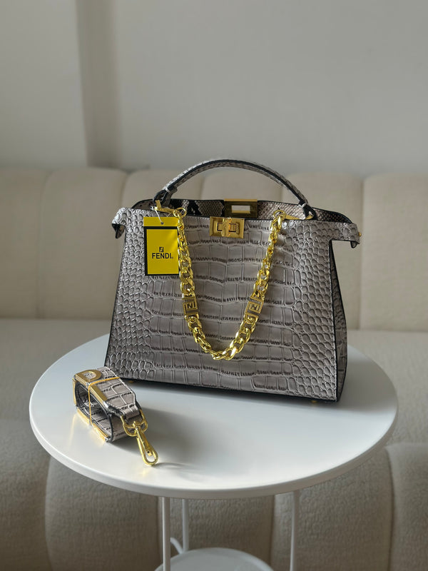 حقيبة فيندي مع حزام قاعدة 33سم🩶