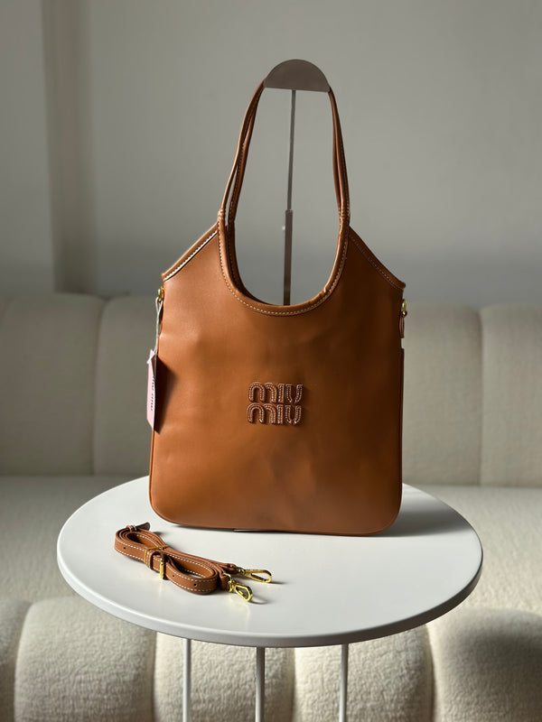 حقيبة ميو ميو مع حزام قاعدة 29سم 🧡