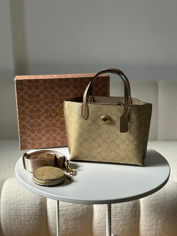 حقيبة كوتش قاعدة 25سم مع حزام وعلبة 🤎