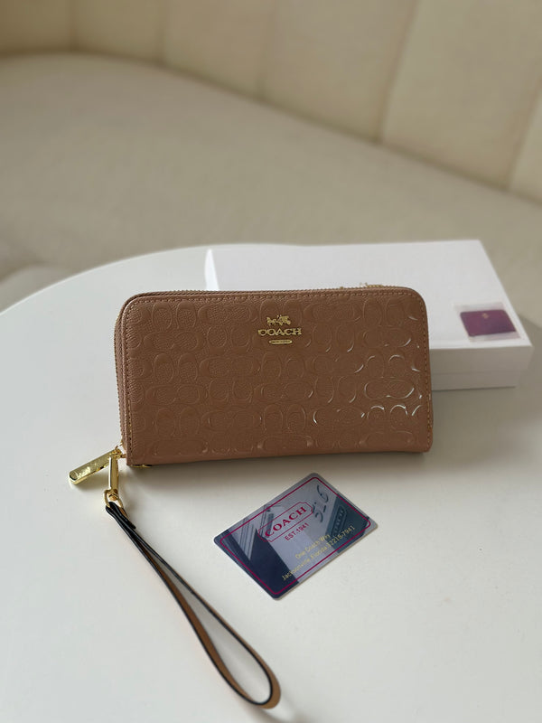 محفظة كوتش لامعه كبيرة💛