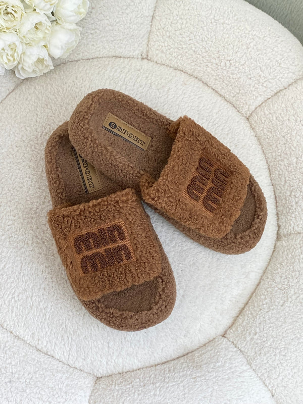 بابوج ميوميو شتوي فرو🧡