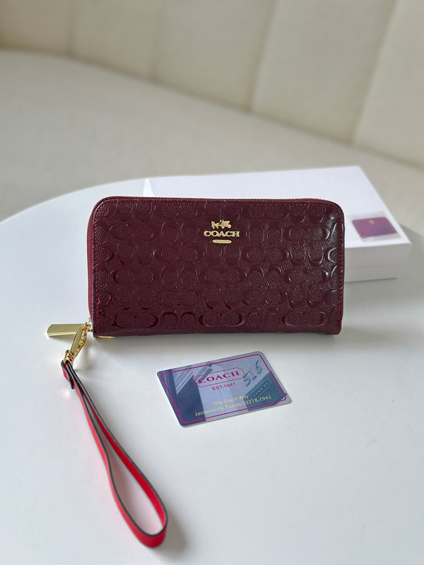 محفظة كوتش لامعه كبيرة❤️‍🔥