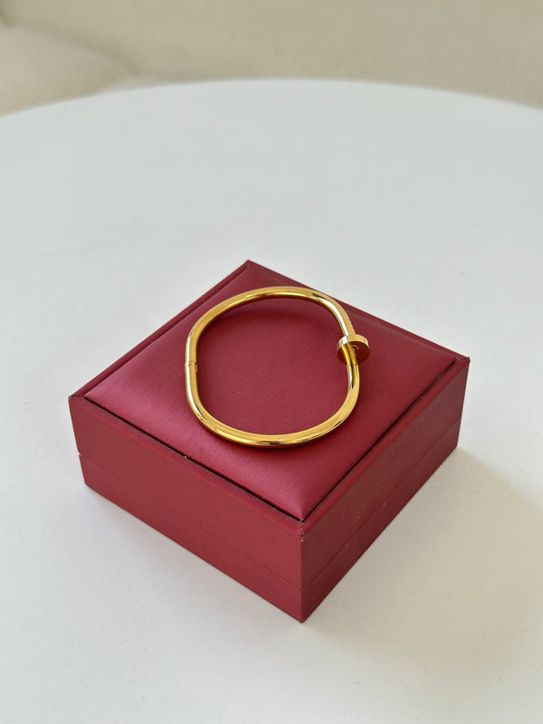 اسوارة مسمار من كارتير مختومة