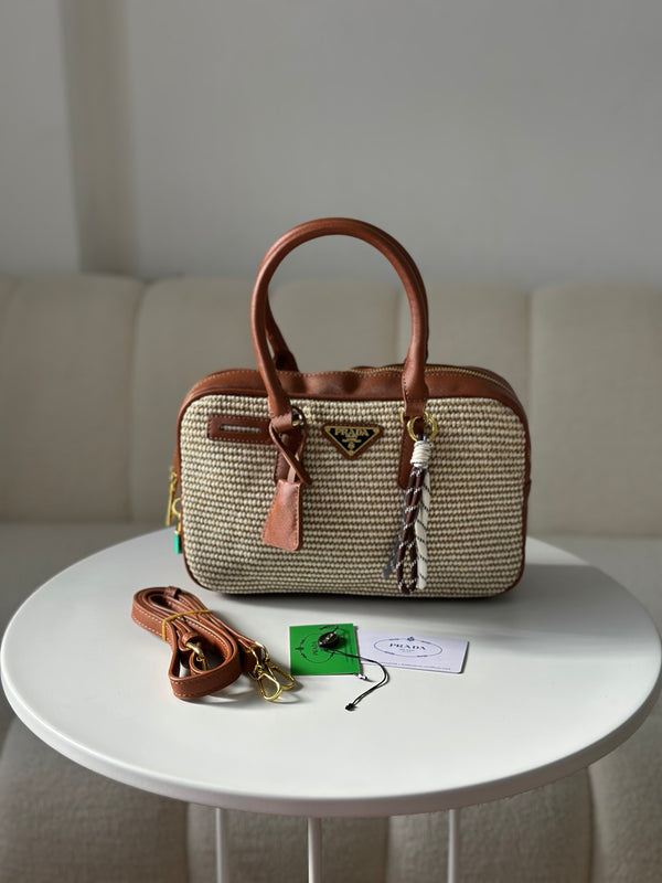 حقيبة برادا مع حزام قاعدة 27سم