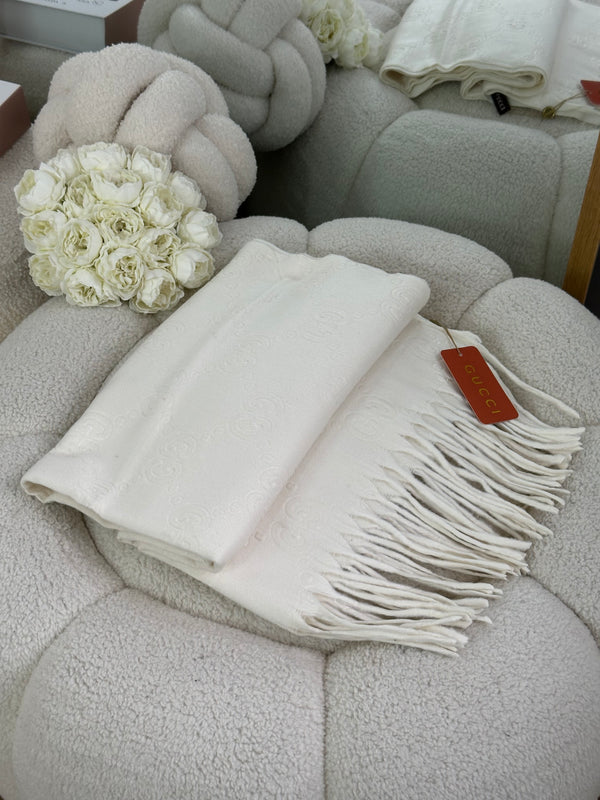 سكارف جوتشي وجه واحد ابيض🤍