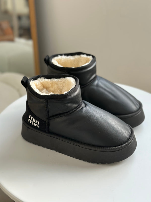 حذاء ميو ميو جلد فرو من الداخل