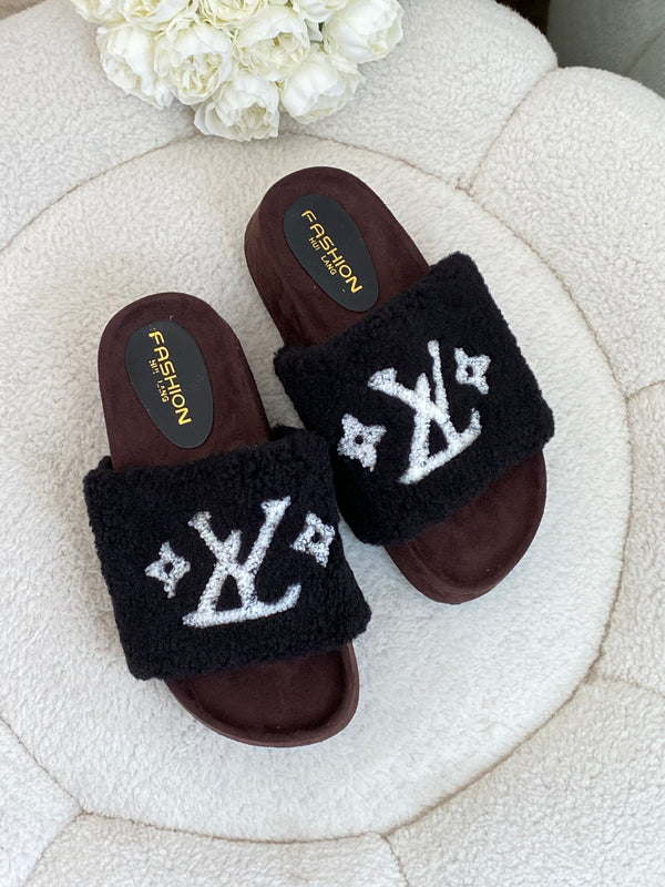 بابوج lv شتوي فرو🖤