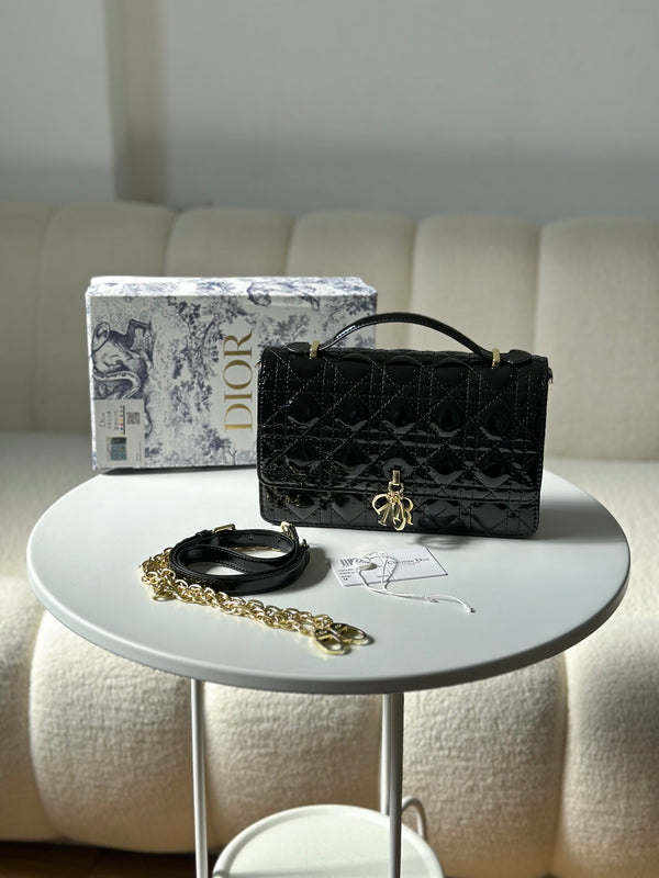 حقيبة ديور قاعدة 21سم مع حزام وعلبة🖤