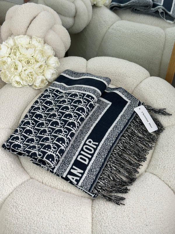 سكارف ديور  وجه واحد كحلي وابيض🖤