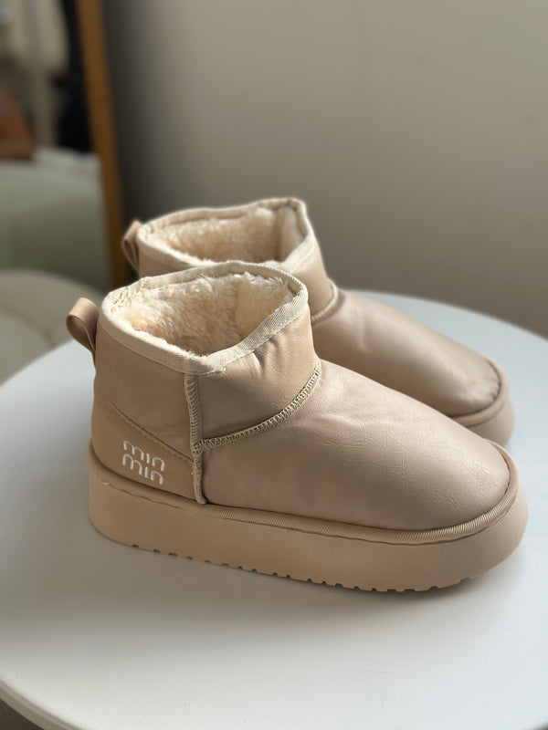 حذاء ميو ميو فرو من الداخل