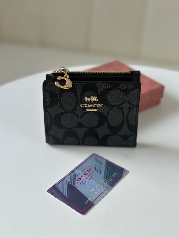 محفظة كوتش للبطاقات والنقود 🖤