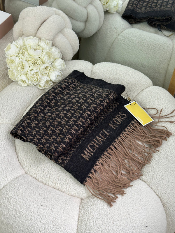 سكارف مايكل كورس وجه واحد اسود وبني🖤🤎