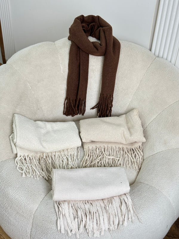 سكارف سادة اختار اللون🤎🤍🧡 (خصم عاللون الابيض بسبب وجود تصبغات خفيفة)