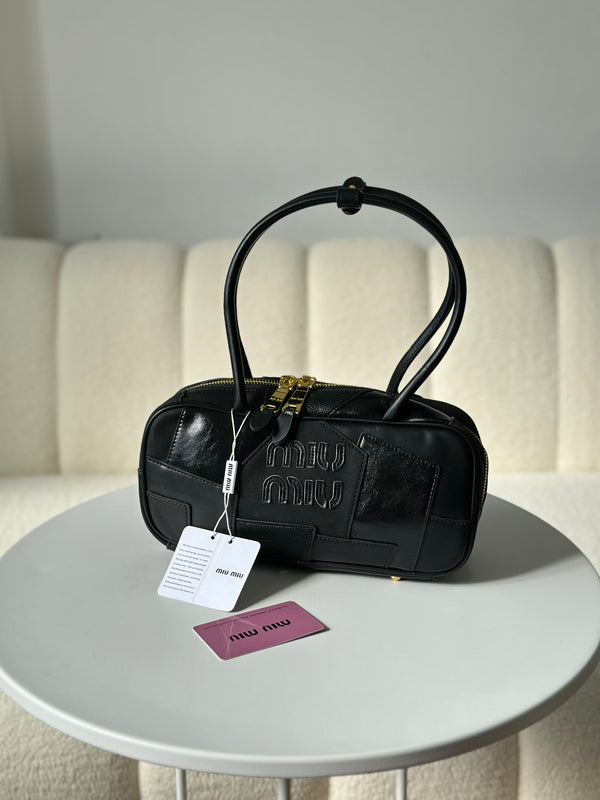 حقيبة ميوميو مع ايد طويلة قاعدة 24سم🖤