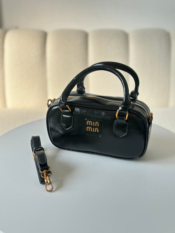 حقيبة بديلةميو ميو باللون الاسودمع حزام قاعدة 21سم🖤