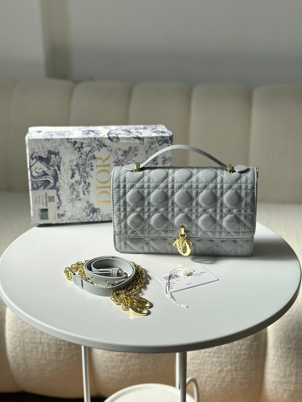 حقيبة ديور قاعدة 21سم مع حزام وعلبة🩶