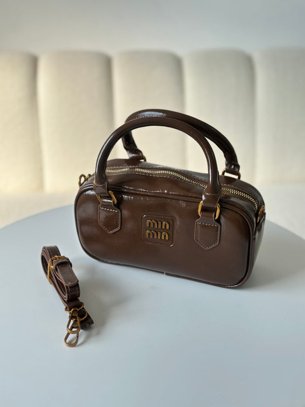 حقيبة بديل ميو ميو مع حزام قاعدة 22 سم 🤎