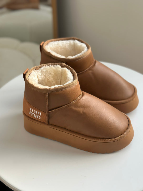 حذاء ميو ميو جلد فرو من الداخل