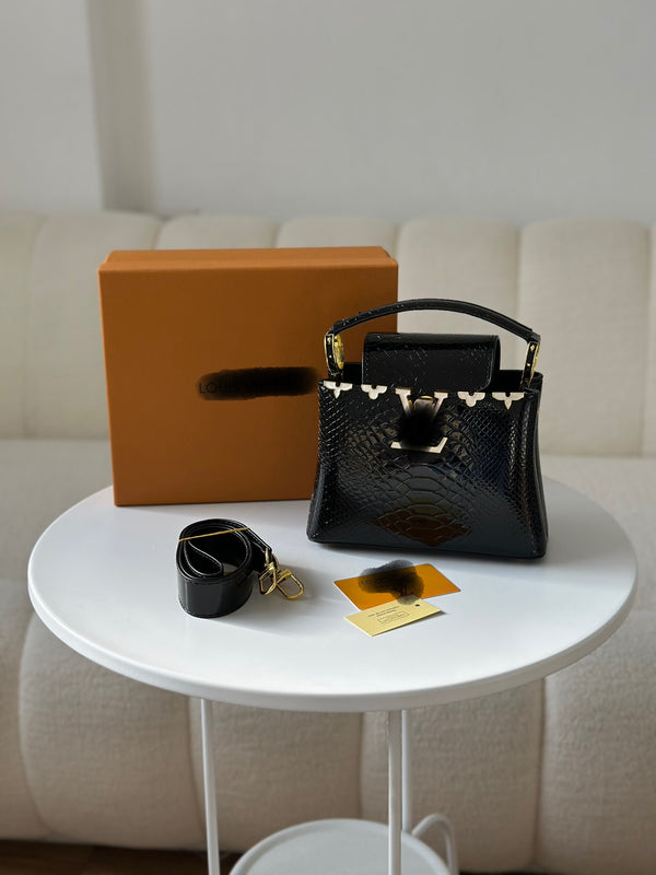 حقيبة lv جلد تمساح قاعدة 21سم مع حزام وعلبة 🖤