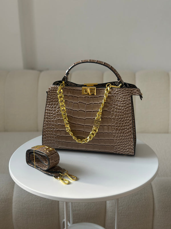 حقيبة فيندي مع حزام قاعدة 33سم🤎