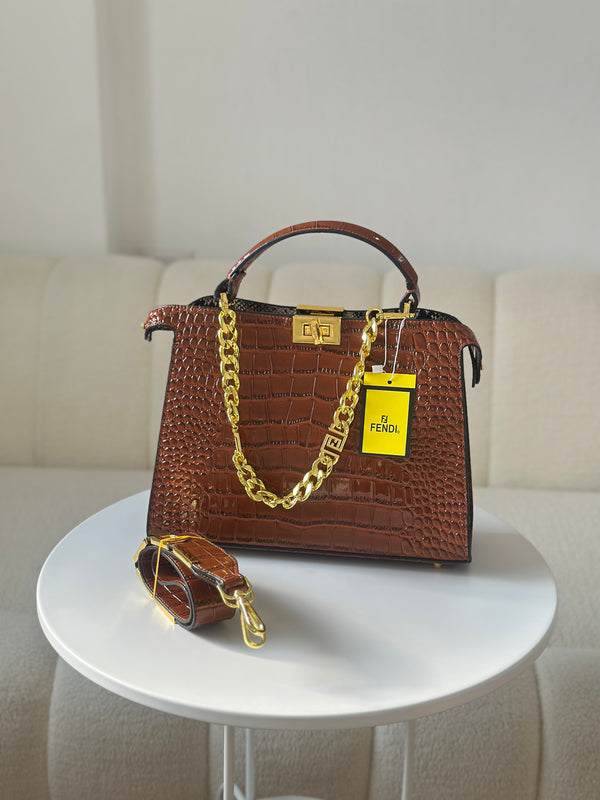 حقيبة فيندي مع حزام قاعدة 33سم🧡