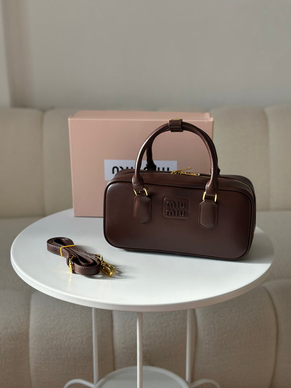 حقيبة ميوميو مع حزام وعلبة قاعدة 27سم 🤎
