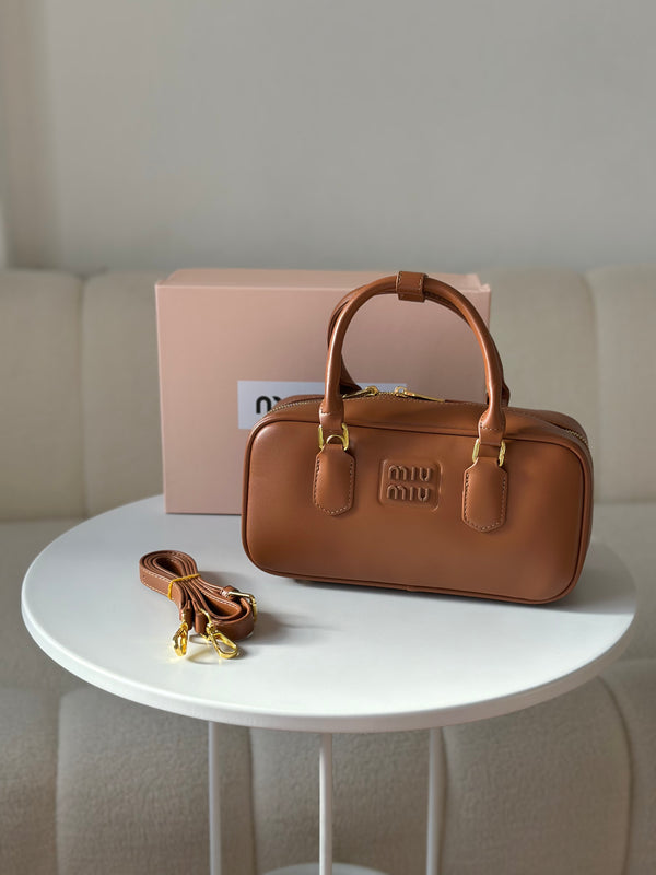 حقيبة ميوميو مع حزام وعلبة قاعدة 27سم🧡