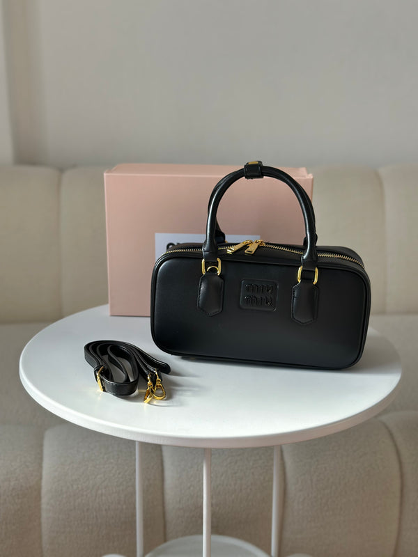 حقيبة ميوميو مع حزام وعلبة قاعدة 27سم 🖤